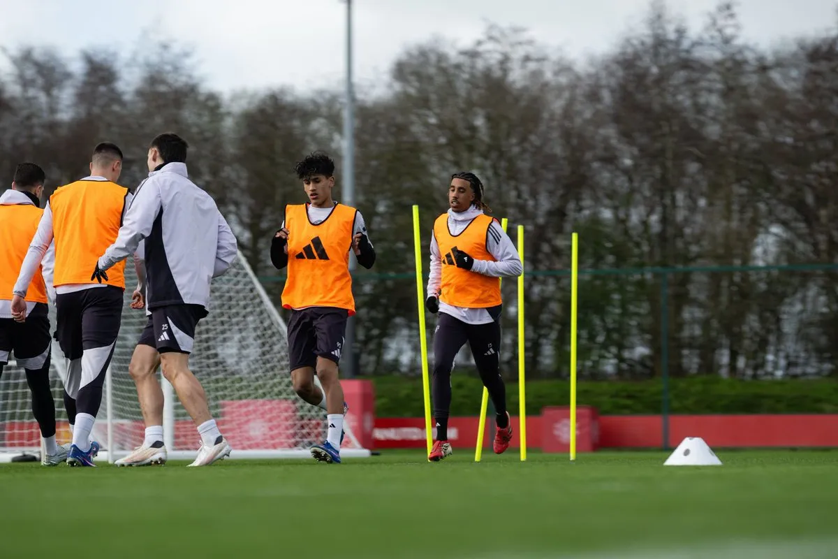 世界杯手机观看平台-记者：15岁前锋小将JJ加布里埃尔再次与曼联一线队一同训练