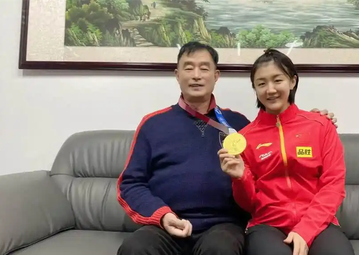 世界杯官网app下载-3-0夺冠！中国女乒15岁陈梦师妹崛起：看齐梦姐，未来拿奥运冠军|姜依依|姚睿轩|决赛|弗瓦迪斯瓦沃沃站|U19_新浪体育_新浪新闻