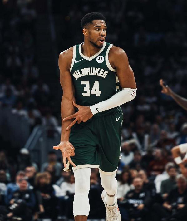 世界杯手机观看平台-亚历山大40+7+11，字母空砍准三双，残阵雷霆20分大胜雄鹿创历史