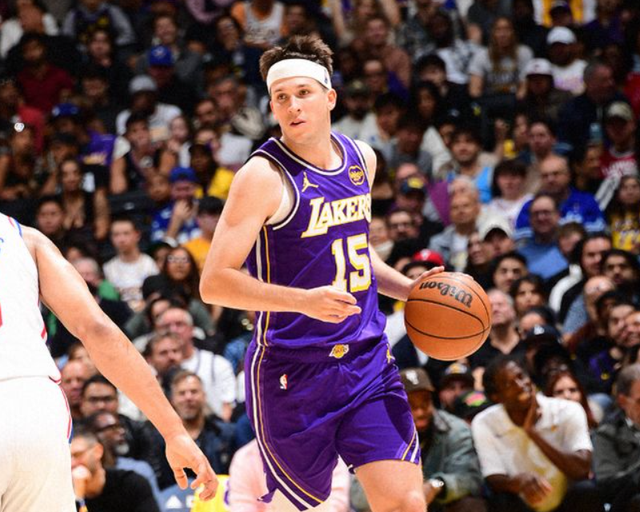 世界杯手机观看平台-东契奇退赛怒踢广告牌，湖人险胜76人：里夫斯居然带的动詹姆斯