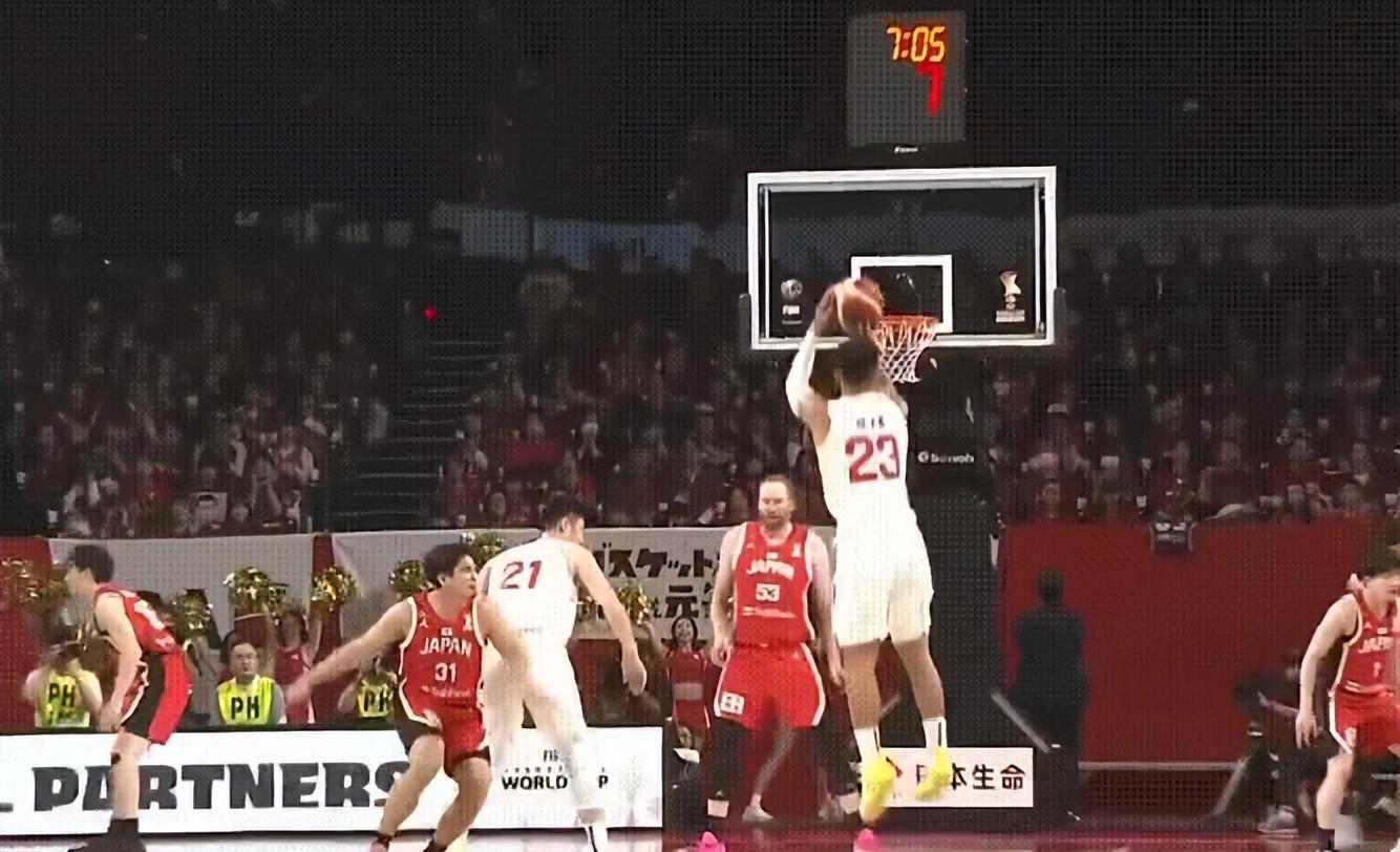 世界杯官网app下载-猛男落泪！贺希宁真挚发言令人动容 名记直言两关键三分当记头功