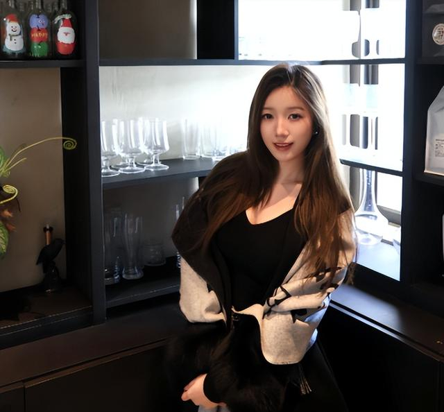 世界杯直播下载-姜伟泽和女友近照，小角色逆袭，年薪275万，女友是性感美女|吉林队|中国男篮|nba|吉林市|吉林省_新浪体育_新浪新闻