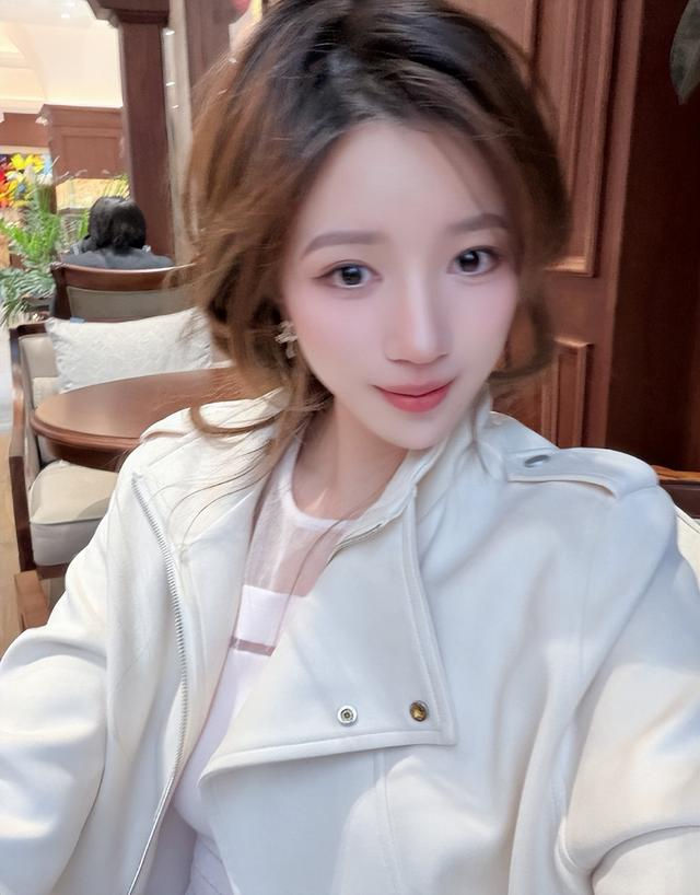 世界杯直播下载-姜伟泽和女友近照，小角色逆袭，年薪275万，女友是性感美女|吉林队|中国男篮|nba|吉林市|吉林省_新浪体育_新浪新闻