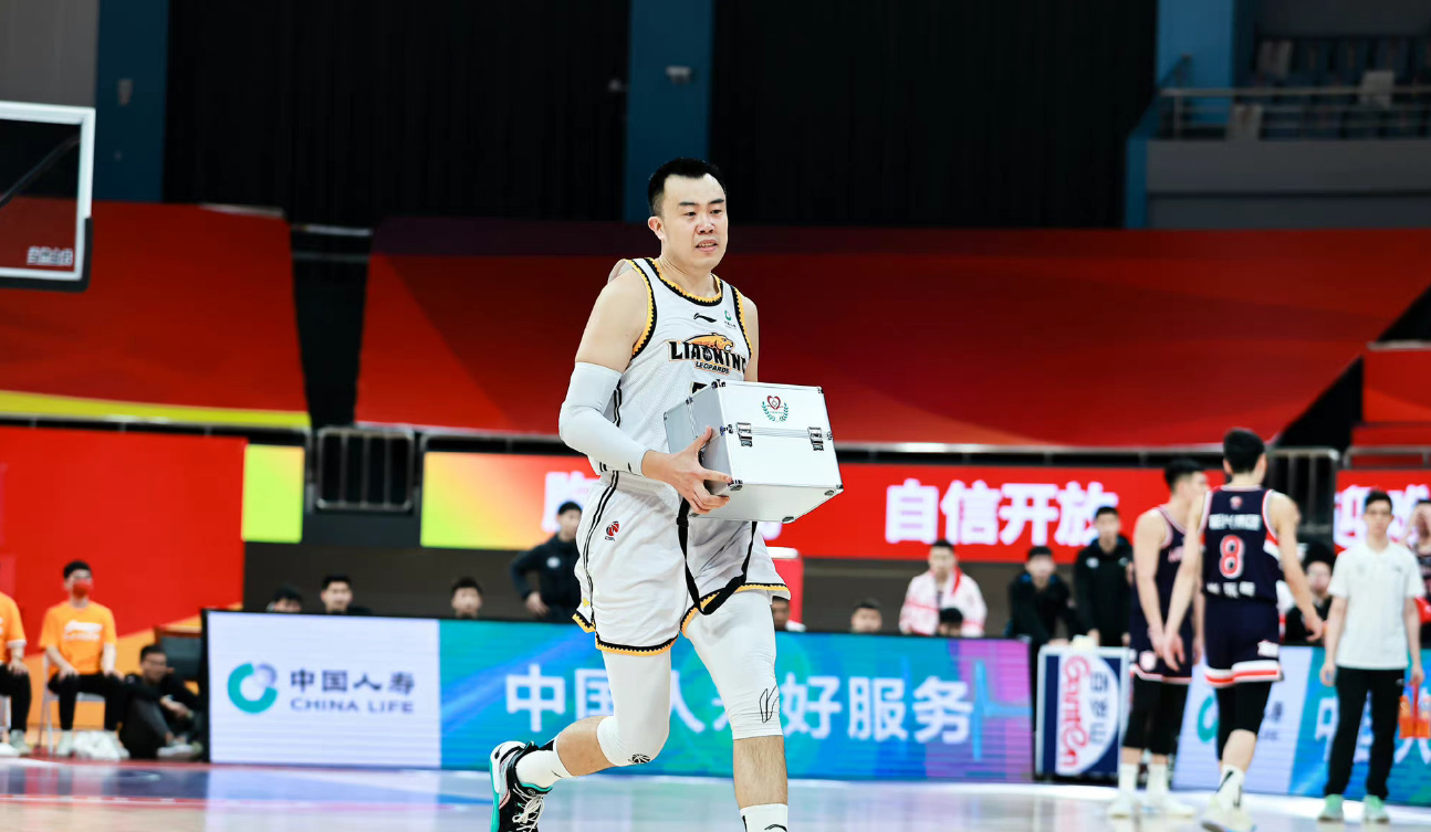 世界杯直播下载-还想再复出！韩德君：光我1个人回辽篮没用 拼了命也改变不了什么